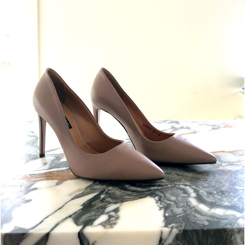 Italian, Anna Corri leather pumps! Brand New